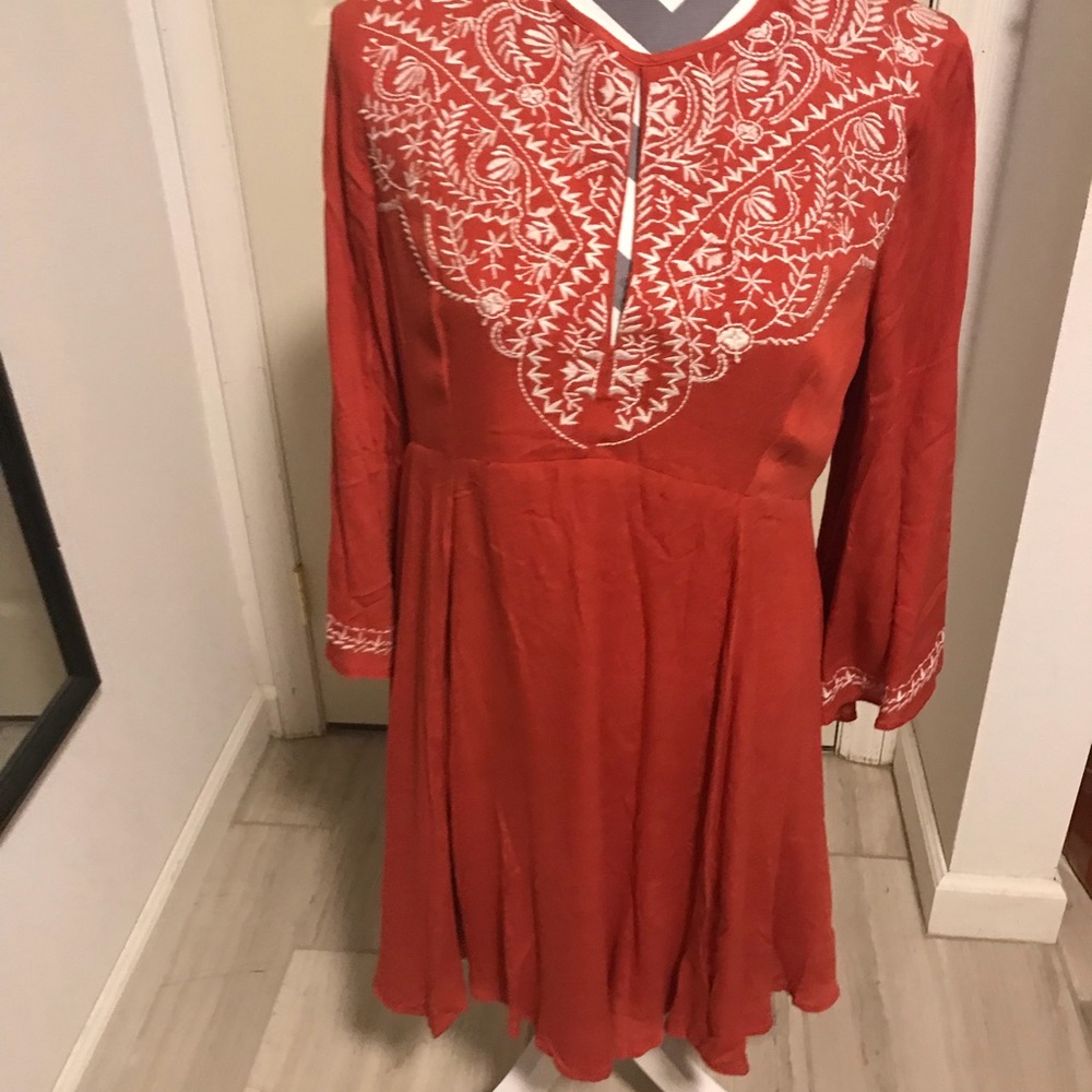 Bohemian Embroirdered Keyhole Dress - Picture 8 of 8